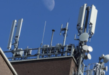 Convocan una concentración en Molina de Segura para exigir la retirada de una antena de telefonía en la calle Granados Imagen de archivo de una antena en una azotea urbana