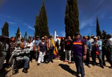 Murcia camina contra el olvido: una ruta memorialista recorre la ciudad hasta las fosas del cementerio de Espinardo
