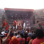 Julius Malema, condenado a prisión en un caso marcado por la sombra de la injerencia política internacional Julius Malema gesticulando desde el escenario durante las celebraciones del décimo aniversario de su partido político en Johannesburgo en 2023 | Guillem Sartorio/Agence France-Presse — Getty Images