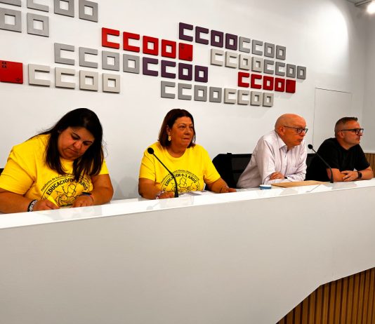 CCOO y la Plataforma 0-3 denuncian la precariedad estructural de la educación infantil en la Región de Murcia Representantes de la Plataforma de 0-3 y del sindicato CCOO esta mañana durante la rueda de prensa | Dominic D. Skerrett