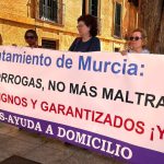 Trabajadoras de ayuda a domicilio denuncian bloqueo del Ayuntamiento de Murcia a su subida salarial