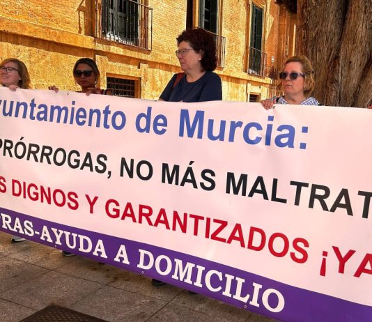 Trabajadoras de ayuda a domicilio denuncian bloqueo del Ayuntamiento de Murcia a su subida salarial
