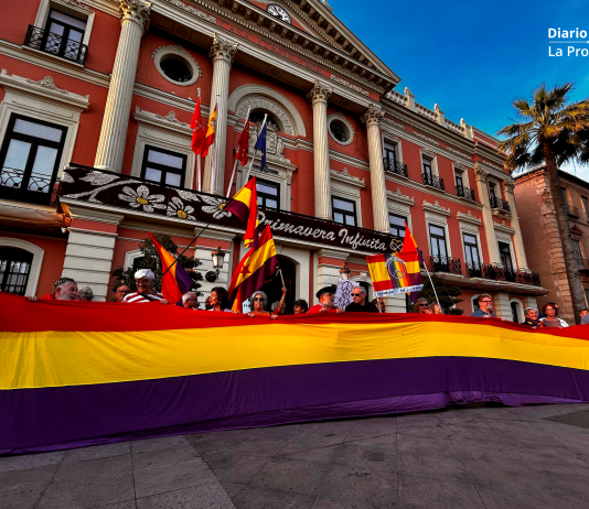 Concentración en Murcia por una República al servicio de la mayoría social