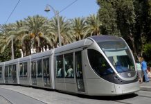 Una coalición de organizaciones de la sociedad civil presenta una denuncia contra el Consejo de Administración de CAF por su implicación en el Tren Ligero de Jerusalén