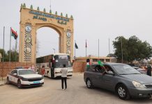 Más de 200 civiles internacionales bloqueados militarmente en Sirte cuando intentaban llegar a Gaza