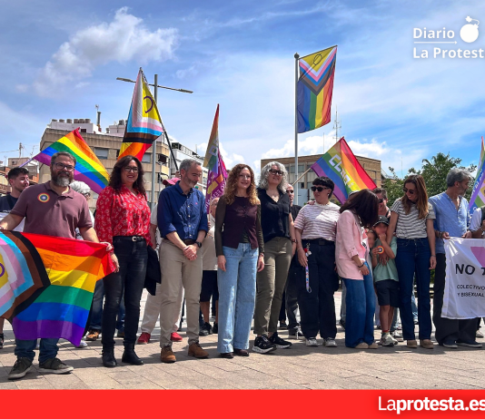 17M | Concentración en Murcia contra la LGTBIQA+fobia: “La ultraderecha ha puesto nuestras vidas en el punto de mira” Concentración en la Plaza de los Derechos LGTBI de Murcia por el 17M, Día Internacional contra la LGTBIQA+fobia | Dominic D. Skerrett