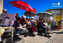 Medio centenar de familiares y usuarios se concentran en El Palmar para denunciar cuatro años de promesas incumplidas en el centro de discapacidad del IMAS Las familias del CPD de El Palmar estallan contra las situaciones de hacinamiento y falta de espacio para usuarios con grandes discapacidades | Dominic D. Skerrett