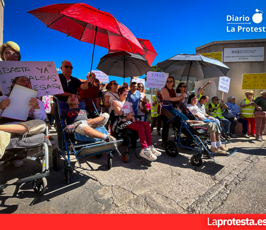 Las familias del CPD de El Palmar estallan contra las situaciones de hacinamiento y falta de espacio para usuarios con grandes discapacidades | Dominic D. Skerrett
