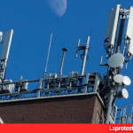 Nueva protesta vecinal en Molina de Segura tras más de 100 días sin respuesta del alcalde por la antena 5G de Granados 68 Imagen de archivo de una antena en una azotea urbana