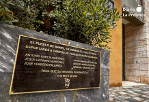 Beniel inaugura una placa en memoria de vecinos deportados a campos de concentración nazis tras la aprobación de una moción impulsada por IU en 2025 Imagen de la placa en homenaje a los 6 vecinos de Beniel deportados a campos de concentración nazis | Dominic D. Skerrett