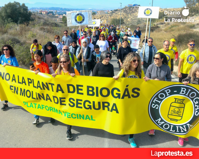 Movilización entre la plaza del Ayuntamiento de Molina y la ubicación de la planta de biogás en el polígono de La Polvorista en 2025 | Dominic D. Skerrett