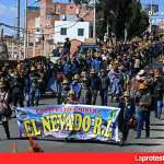 Bolivia se levanta contra el ajuste: mineros, campesinos y sindicatos cercan al Gobierno de Rodrigo Paz Mineros bloquean las calles de La Paz | Foto: @almayadeen_es (X)