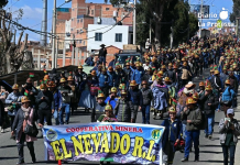 Bolivia se levanta contra el ajuste: mineros, campesinos y sindicatos cercan al Gobierno de Rodrigo Paz Mineros bloquean las calles de La Paz | Foto: @almayadeen_es (X)
