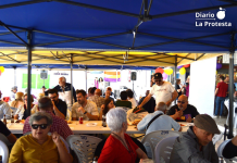 El Ateneo Republicano de Archena cierra sus XX Jornadas de Memoria Democrática con una comida popular en el cine de verano Más de un centenar de asistentes acudieron este domingo a la cita republicana en el Valle del Ricote | Ángel Verdú