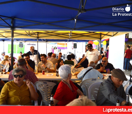 El Ateneo Republicano de Archena cierra sus XX Jornadas de Memoria Democrática con una comida popular en el cine de verano Más de un centenar de asistentes acudieron este domingo a la cita republicana en el Valle del Ricote | Ángel Verdú