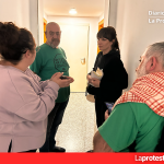 De CaixaBank a Farley: el desahucio de Inna y su hijo en la calle Goya de El Puntal (Murcia) se aplaza al 3 de junio Inna junto a sus vecinas y miembros de la PAH | Dominic D. Skerrett
