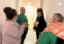 De CaixaBank a Farley: el desahucio de Inna y su hijo en la calle Goya de El Puntal (Murcia) se aplaza al 3 de junio Inna junto a sus vecinas y miembros de la PAH | Dominic D. Skerrett
