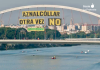 Protesta de Greenpeace contra la reapertura de la mina de Aznalcóllar. Varios activistas han desplegado un mensaje de 300 m2 en el puente de la Barqueta, sobre el río Guadalquivir. FOTO: Pedro Armestre