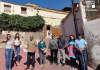 Basuras, escombros y animales muertos se adueñan de varios inmuebles, algunos de propiedad municipal, en el barrio de San Cristóbal de Lorca Pedro Sosa, junto a vecinos del Calvario Viejo de San Cristóbal, durante la denuncia pública del estado de abandono, acumulación de basuras y riesgo sanitario existente en varios inmuebles de la zona | IU Lorca