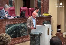 Imagen de archivo del diputado regional de IU, Jose Luis Álvarez-Castellanos, durante la celebración del Pleno en la Asamblea Regional | Dominic D. Skerrett