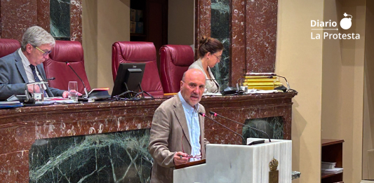 Imagen de archivo del diputado regional de IU, Jose Luis Álvarez-Castellanos, durante la celebración del Pleno en la Asamblea Regional | Dominic D. Skerrett