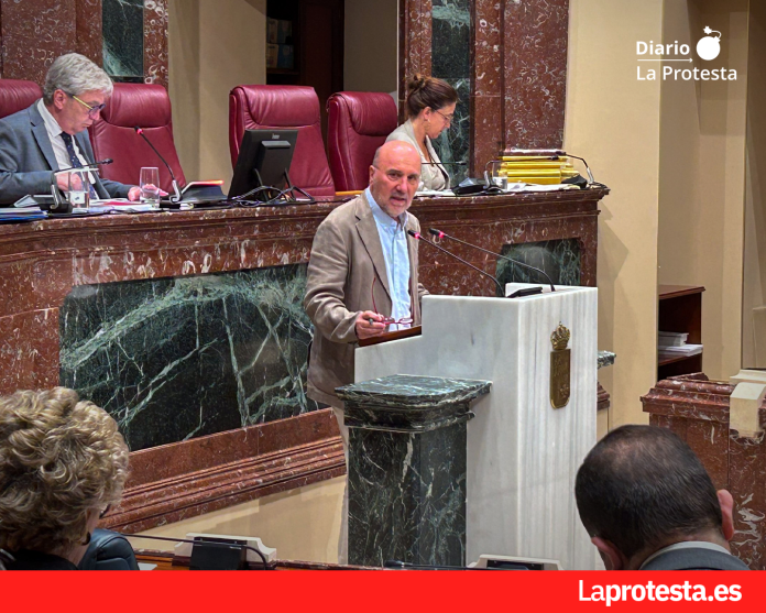Imagen de archivo del diputado regional de IU, Jose Luis Álvarez-Castellanos, durante la celebración del Pleno en la Asamblea Regional | Dominic D. Skerrett