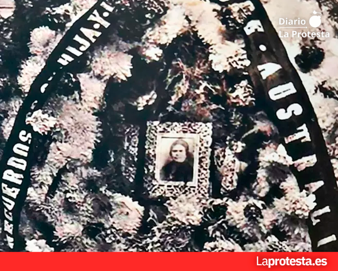 Dolores Hernández Ruiz, su hija Ángeles, le envió esta corona desde Australia en 1961. Cedida por su bisnieto Antonio Andrés