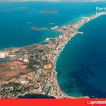 El Mar Menor lleva al banquillo por primera vez al agronegocio que lo envenenó Vista aérea del Mar Menor