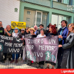 Aplazado el juicio del caso Topillo en Cartagena en el que el Mar Menor comparece por primera vez como sujeto jurídico Un grupo de activistas, junto a representantes de la acusación particular tras darse a conocer el aplazamiento |• Dominic D. Skerrett