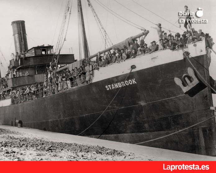Uno de los barcos que llevaban emigrantes españoles a Marruecos, Argelia y Túnez Uno de los barcos que llevaban emigrantes españoles a Marruecos, Argelia y Túnez