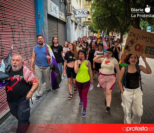 Orgullo Crítico Murcia toma las calles en el 28J para reivindicar un Orgullo «antifascista, anticapitalista e internacionalista» La Plaza Circular, la Consejería de Sanidad, la Universidad de Murcia y el CSA Espacio Ajuntaera fueron algunos de los escenarios de la ruta crítica celebrada con motivo del 28J | Dominic D. Skerrett