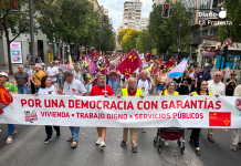 El pueblo trabajador toma las calles en el Día de la Región de Murcia: medio millar de personas marchan contra la precariedad y la especulación La cabecera de las Marchas de la Dignidad a su paso por la Gran Vía de Murcia | Dominic D. Skerrett