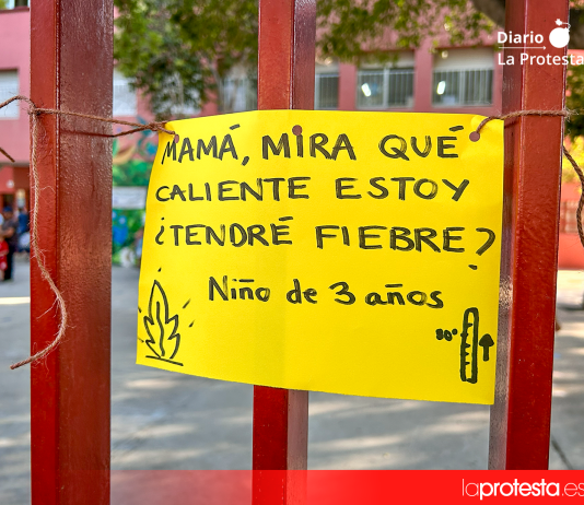 STERM Intersindical denuncia temperaturas de hasta 33,9 ºC en aulas de centros educativos públicos de la Región de Murcia “Mamá, mira qué caliente estoy, ¿tendré fiebre?”. Un cartel en la entrada del CEIP Santa María de Gracia en Murcia denuncia el calor extremo que soporta el alumnado en las aulas de la Región | Dominic D. Skerrett