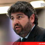 El PP de López Miras se niega en la Asamblea Regional a eliminar nombres franquistas de colegios e institutos Imagen de archivo del Presidente de la CARM Fernando López Miras | Photo .- Alejandro Martinez Velez/Europa Press via Getty Images