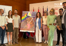 Representantes del colectivo No Te Prives, junto a responsables municipales y activistas, durante la presentación del Orgullo LGTBIAQ+ Murcia 2026 en el Edificio Moneo | Dominic D. Skerrett