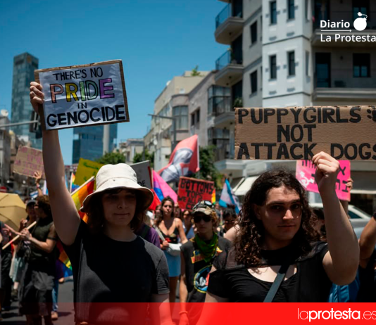 Tel Aviv, territorios de Palestina del 48: activistas antisionistas y personas queer marchando en protesta contra el pinkwashing, el genocidio y contra cualquier tipo de opresión por parte del Estado sionista | Foto de @jess__flom