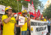 Los bomberos forestales llevan sus protestas a San Esteban y exigen al Gobierno regional más plantilla y salarios dignos: «Por menos de un euro al día asumimos riesgos que ponen en peligro nuestra integridad física» Tercer viernes consecutivo de movilizaciones del colectivo de bomberos forestales, que ha trasladado sus reivindicaciones a las puertas de San Esteban ante la falta de avances en las negociaciones con el Gobierno regional | Dominic D. Skerrett