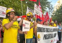 Los bomberos forestales llevan sus protestas a San Esteban y exigen al Gobierno regional más plantilla y salarios dignos: «Por menos de un euro al día asumimos riesgos que ponen en peligro nuestra integridad física» Tercer viernes consecutivo de movilizaciones del colectivo de bomberos forestales, que ha trasladado sus reivindicaciones a las puertas de San Esteban ante la falta de avances en las negociaciones con el Gobierno regional | Dominic D. Skerrett
