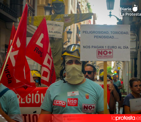 Los bomberos forestales de la Región de Murcia vuelven a las calles para denunciar el abandono del servicio y exigir condiciones dignas ante una campaña de incendios de alto riesgo