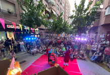 El Orgullo Carmelitano llena la Plaza Cecilio Pineda en una celebración de diversidad, barrio y resistencia comunitaria Integrantes de Bancal de Candanga durante su actuación en la Plaza Cecilio Pineda, uno de los momentos más celebrados de la jornada | Dominic D. Skerrett