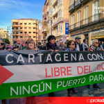 Convocatoria en el puerto de Cartagena ante la llegada del Chemical Luna: “Impidamos el desembarco de mercancía procedente de territorios ocupados” Imagen de archivo de una movilización ciudadana desde el centro hasta el puerto de Cartagena contra la llegada del buque Borkum | Dominic D. Skerrett
