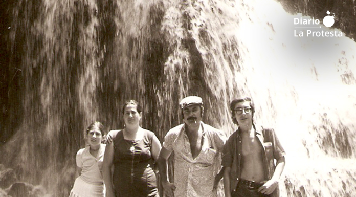 Valentín González, derecha, junto a sus padres y su hermana | Cedida por la familia