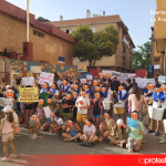 Familias, alumnado y docentes del CEIP Nuestra Señora de los Ángeles, concentrados esta mañana para reclamar la climatización urgente de las aulas | Cedida