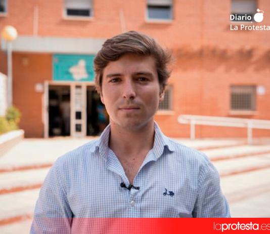 Un concejal de Vox, denunciado por portar un spray de gas pimienta prohibido tras una supuesta amenaza a un trabajador de la calle en Murcia Imagen de archivo del Concejal de Vox en el Ayuntamiento de Murcia, Fernando Sánchez-Parra | Cedida