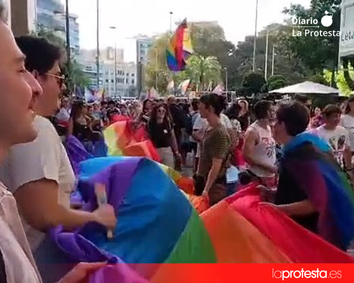 Ni el odio ni la intolerancia pudieron silenciar a una ciudad que salió a la calle para defender la diversidad | Alejandro Martínez (Captura de Vídeo)
