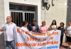 La movilización vecinal logra frenar durante tres meses el desahucio de una familia con tres hijos en el barrio murciano de La Paz La familia, acompañada por vecinos y vecinas del edificio, se concentra frente a su portal tras una pancarta que reza: “En el nombre de Dios, basta ya de desahuciar a las familias. Las personas son lo primero” | Dominic D. Skerrett