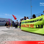 LAB denuncia despidos represivos y bloquea el acceso de camiones en Primafrio Álava mientras prepara un paro el 26 de junio Trabajadores y representantes de LAB durante la protesta celebrada ante las instalaciones de Primafrio en Durruma (Álava) | LAB