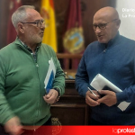 IU lleva al Pleno el uso de patrimonio público en Lorca por parte de una empresa musical privada El portavoz de IU, Pedro Sosa, junto a Antonio Manzanera López, histórico director de la Banda Municipal de Música de Lorca durante cuatro décadas, hasta su jubilación a finales de 2024 | IU Lorca
