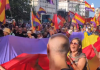 Miles de personas desafían el calor en Madrid para reclamar “una República para la paz” Participantes de la III Marcha Republicana avanzan por el centro de Madrid pese a las altas temperaturas, reivindicando una república basada en la paz, la democracia y la justicia social. Captura de vídeo. | Marcha Republicana