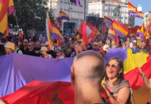 Participantes de la III Marcha Republicana avanzan por el centro de Madrid pese a las altas temperaturas, reivindicando una república basada en la paz, la democracia y la justicia social. Captura de vídeo. | Marcha Republicana
